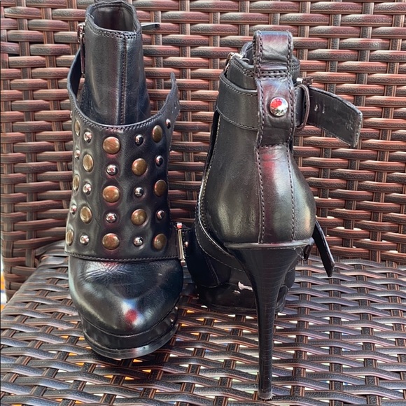 !SOLD! Michael Kors Black stiletto boot - Picture 6 of 10
